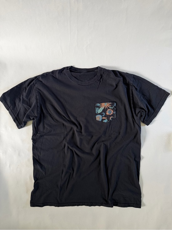 O'Neill Other - O’Neill Surf Men's Black Pocket Tee with Floral Accent